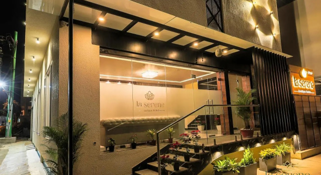 La Serene Boutique Hotel, Забронировать Бутик-отель Отели штата Карнатаки 3 звезды, 3*