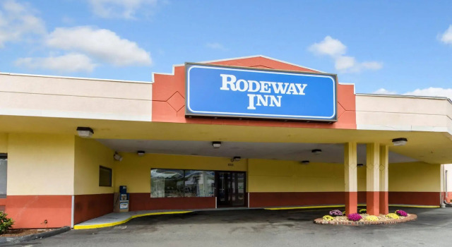 Rodeway Inn, Varaa Hotelli Hotellit New England uima-altaalla, Uima-allas