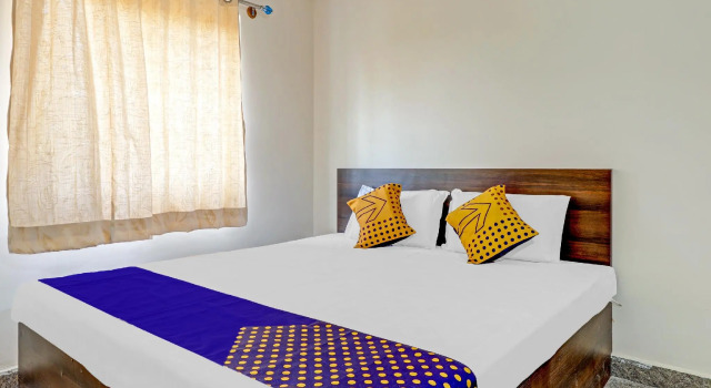 SPOT ON 78782 Hotel Om Classic, Забронировать Отель Отели Хосур с парковкой, Парковка