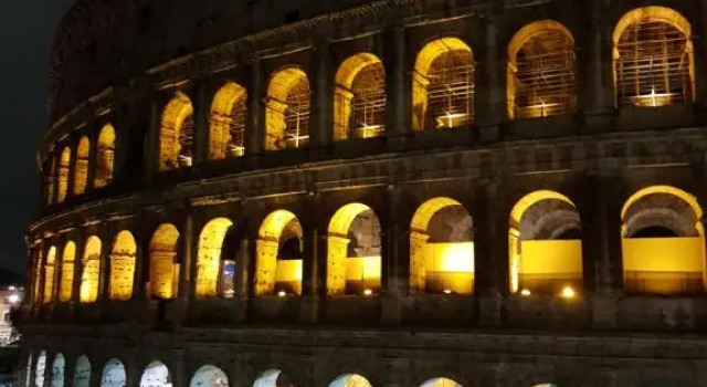 Clementinam Suite Colosseum, Забронировать Отель Рионе Монти Рим, рядом с Посольство США в Риме