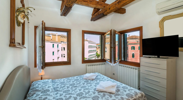 Ai Tre Ponti, Забронировать Отель Санта-Кроче Венеция, рядом с Palazzo Franchetti