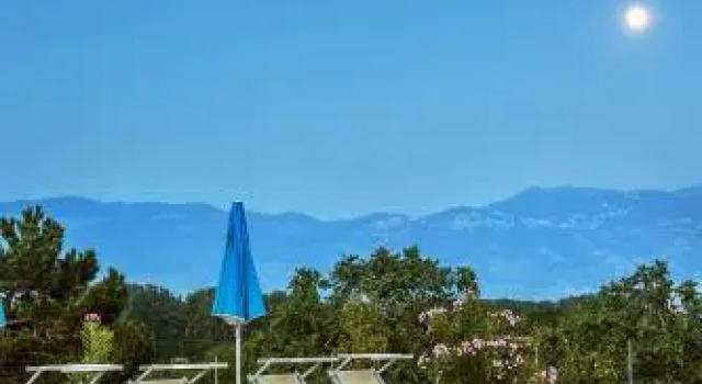 Apartments Juranić, Varaa Huoneisto Hotellit Kvarner Islands uima-altaalla, Uima-allas