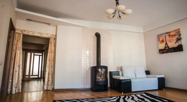 Apartment on Griboyedova 38
