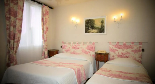 Трёхместный номер Standard Hotel Dandy Rouen centre