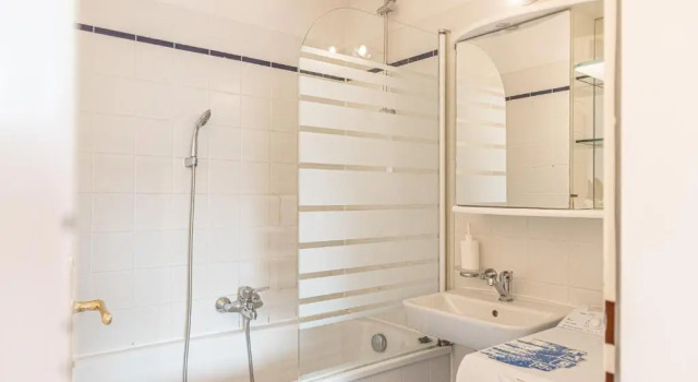 Апартаменты Lovely 2 Apartments - Suitable for Long Stays