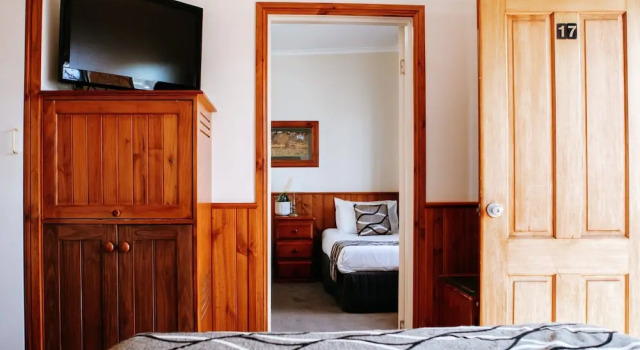 Astor Inn, Забронировать Отель Отели Уогга-Уогга 3 звезды, рядом с Национальная галерея изделий из стекла, 3*