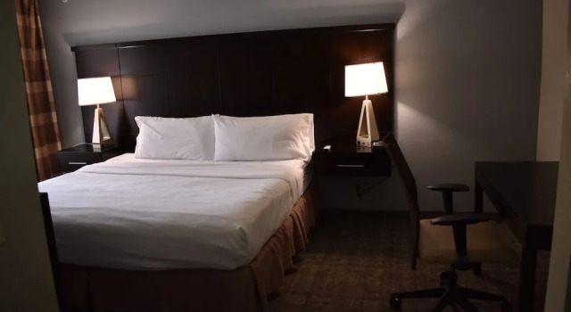 Люкс с 2 комнатами Staybridge Suites Cranbury - South Brunswick by IHG
