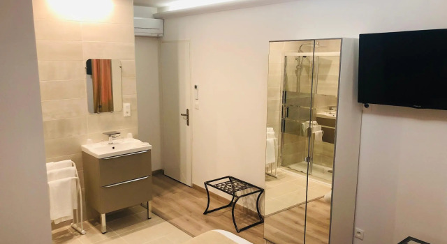 Pavillon Fani, Prenota Affittacamere Hotel a Alvernia con parcheggio, Parcheggio