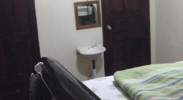 Кровать в общем номере Hostal Brisas y Olas
