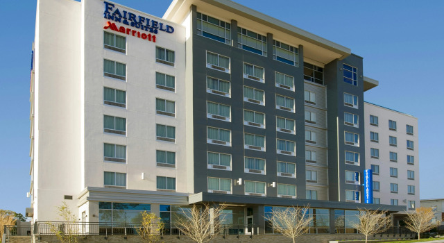 Fairfield Inn and Suites by Marriott Nashville Downtown/The Gulch, Забронировать Отель Отели Нэшвилл с парковкой, рядом с Пивоваренная компания Yazoo, Парковка