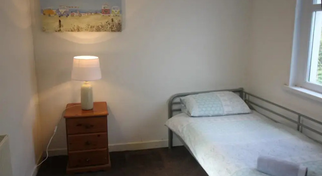 Rickard Street 4 Bed House Near J32 and M4 by Cardiff Holiday Homes