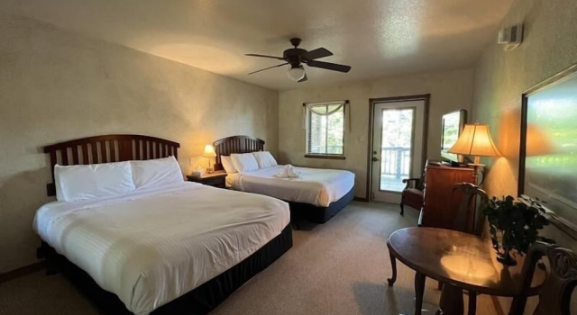 C8, Two bedroom, two bath log-sided, lake view luxury cottage with hot tub cottage, Réserver Maison de vacances Cottages à Missouri, Cottage