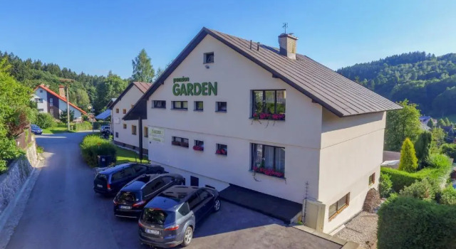 Penzion Garden, Забронировать Отель Черный Дул Краловеградецкий край, рядом с Veronika