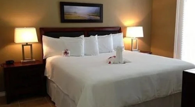 2400 Mccue By Sterling Suites
