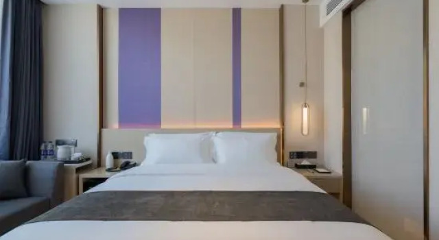 Кровать в общем номере (мужской номер) Lavande Hotel (Ordos Wanda Plaza Store)