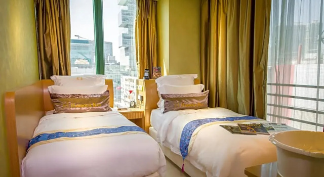 Трёхместный номер Standard с красивым видом из окна Harbour Bay Hotel