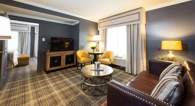 Четырёхместный люкс c 1 комнатой The Campbell House Lexington, Curio Collection by Hilton