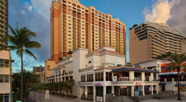 Marriotts BeachPlace Towers, Забронировать Отель Отели Форт-Лодердейл с парковкой, рядом с Галерея The Gallery at Beach Place, Парковка