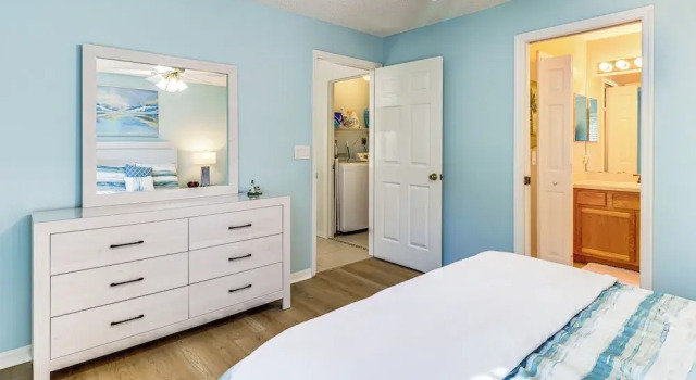 Private Yard & Screened Patio: Sunny Sebastian Gem