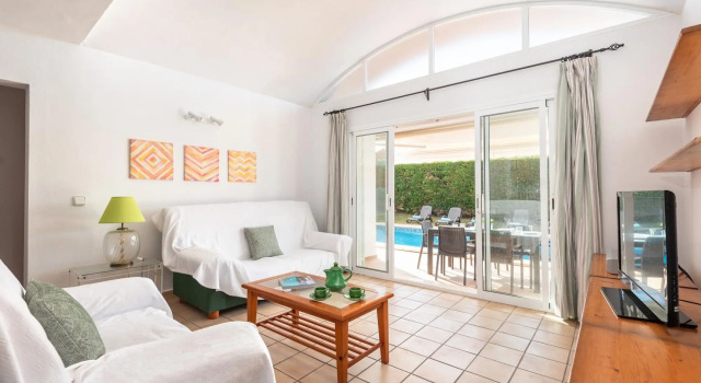 Villa Laura Large Private Pool Walk to Beach Sea Views A C Wifi, Reservar Vila Alaior Minorca