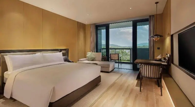 Двухместный номер Deluxe с балконом DoubleTree Resort by Hilton Hainan – Xinglong Lake