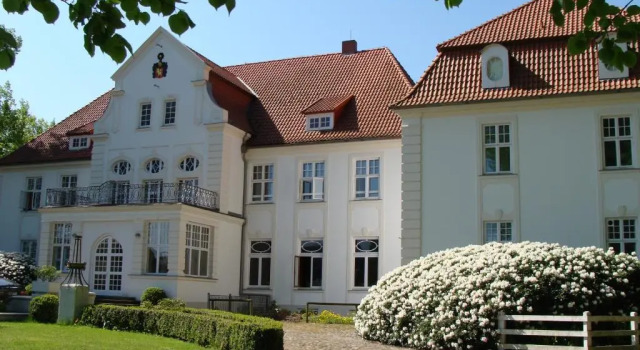 Апартаменты Schloss Badow