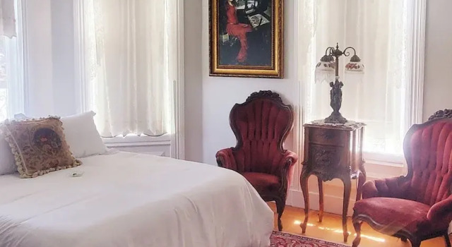 Коттедж Luxury The Queen On Main