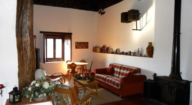 Коттедж с 2 комнатами Villa Bonaccorso - antica e maestosa villa con piscina ai piedi dellEtna