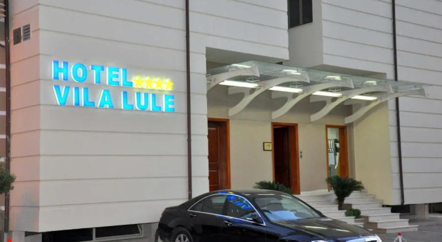 Hotel Vila Lule, Rezerwuj Hotel Hotele w Durres County z parkingiem, Parking