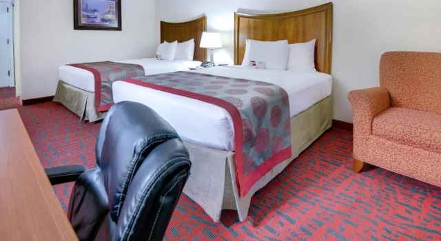 Четырёхместный номер Standard Ramada by Wyndham Metairie New Orleans Airport
