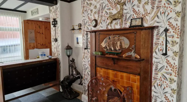 Colbourn Hotel, Book Hotel  