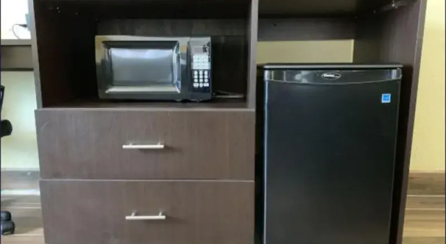 Четырёхместная студия Days Inn & Suites by Wyndham Tampa/Raymond James Stadium
