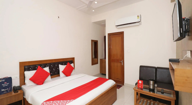 OYO 16599 Chandra Palace, Rezerwuj Hotel Dehradun Uttarakhand