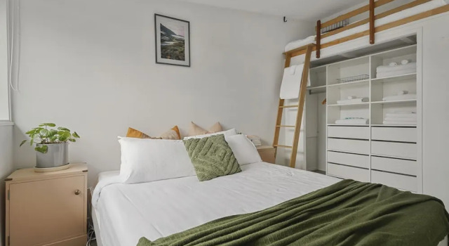 Central Quiet 2BR Apt -  Wifi -  Parking