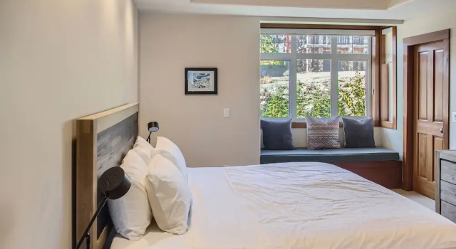 365 Moonshine Crescent by Okanagan Premier, Book Vacation Home Hotels in Beaverdell with Parking, Parking