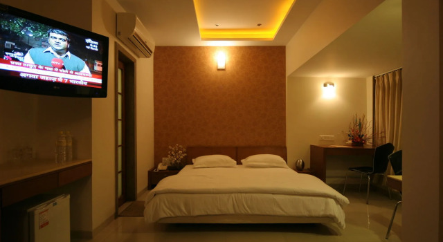 Pride Biznotel Alkapuri, Rezervovat Hotel Hotely v Gujarat s parkováním, Parkování