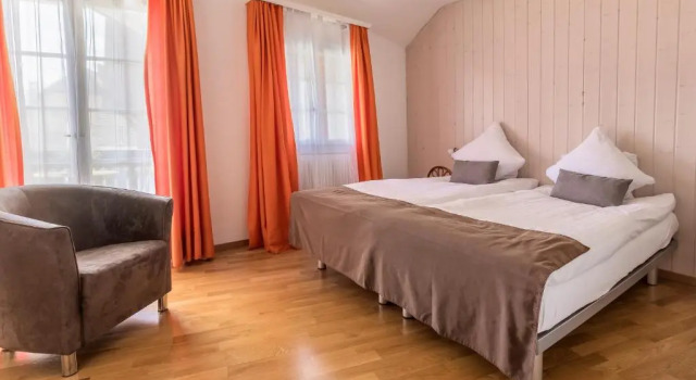 Полулюкс Hotel de la Place