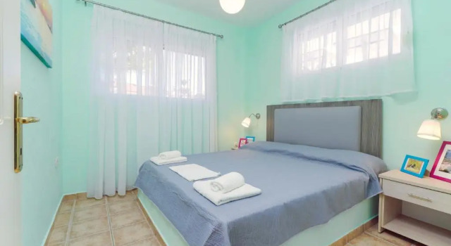 Celeste Maisonettes, Book Hotel Chrisi Akti 