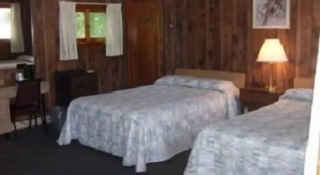 Moose Brook Motel, Varaa Motelli Hotellit New England uima-altaalla, Uima-allas