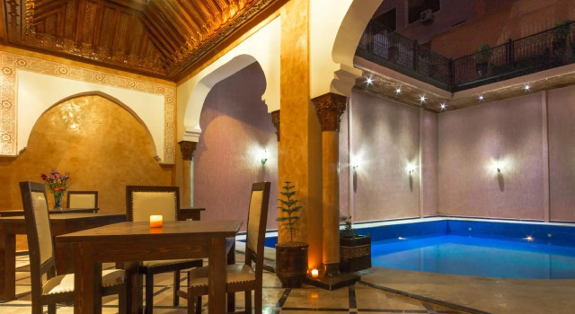Кровать в общем номере Marrakech House