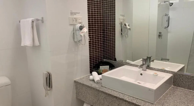Номер Standard The Sydney Boulevard Hotel