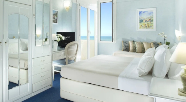 Трёхместный номер Standard с балконом Hotel Admiral - on the beach