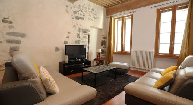 60 m2 just for 4 in the Old Town of Annecy