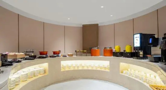 Vienna Hotel Beipiao dragon bird Caroudel, Book Hotel Chaoyang Liaoning