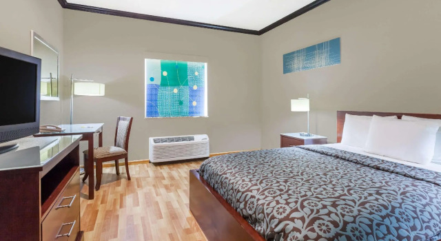 Двухместный номер Standard Days Inn & Suites by Wyndham Marquez