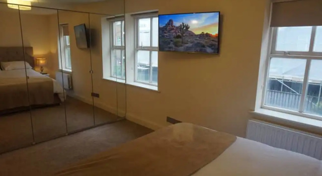 2 Bedroom Mews House in Maida Vale, Varaa Lomakoti Mökit kohteessa Merseyside, Mökki