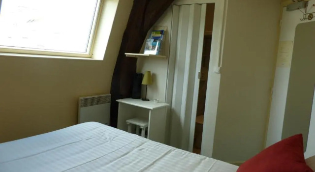 Belle Epoque, Book Hotel Chinon 