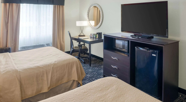 Четырёхместный номер Standard Quality Inn & Suites Mankato East