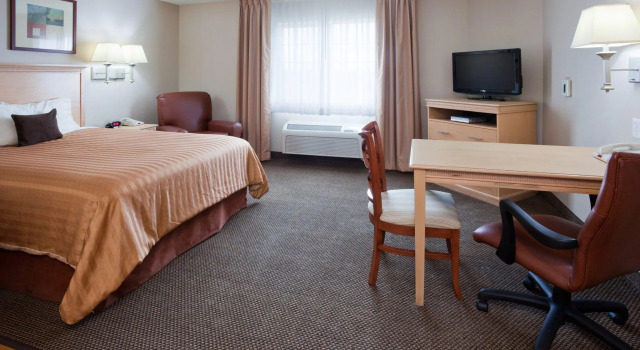 Двухместный люкс Candlewood Suites Milwaukee Brown Deer by IHG