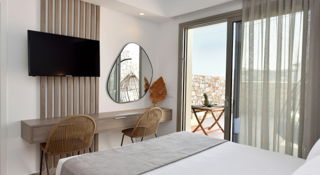 Номер Comfort Anais Milos Suites